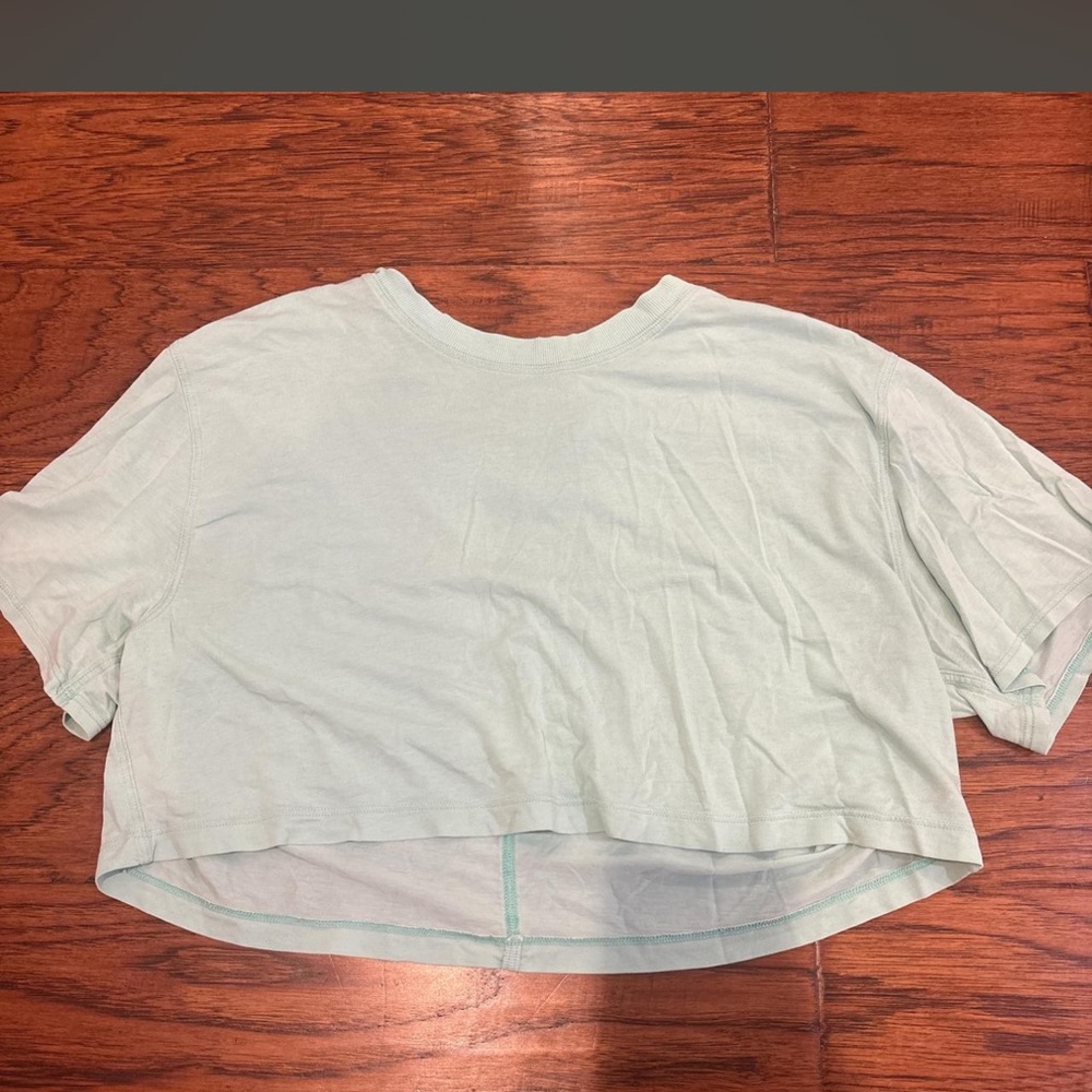 Lululemon Cropped Light Mint top